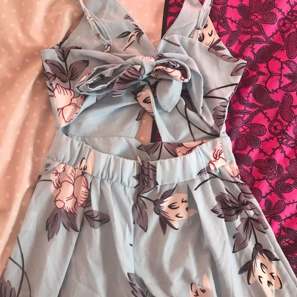 Blue Keyhole Floral Romper - Picture 2 of 3